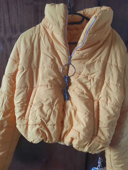 Прекрасно жълто якенце