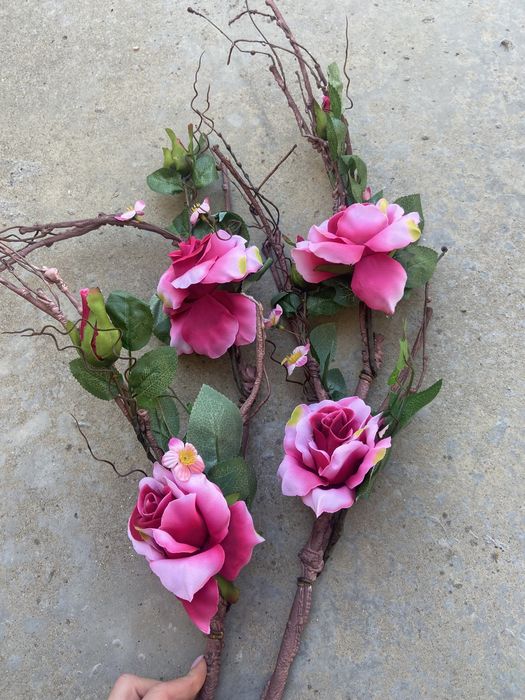 Изкуствена роза-клюнче,увивни клончета