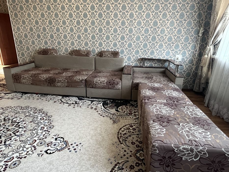 Диван в хорошем состояний