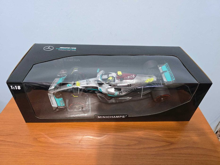 Macheta Minichamps 1/18 Mercedes AMG F1 Team W13 Brazilian GP 2022 #44 L. Hamilton