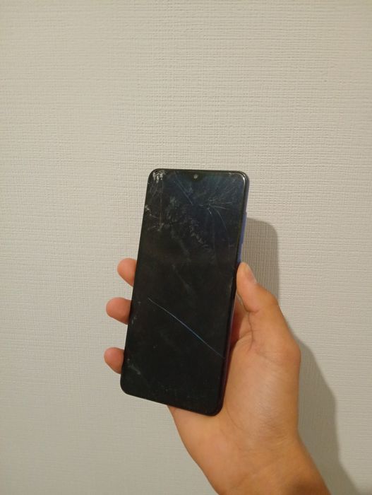 Продам 3 телефона редми и 2 самсунга