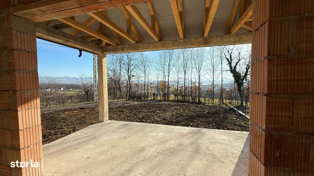 Casa la rosu in Grosi, 144 mp construiti, teren 536 mp, priveliste sup