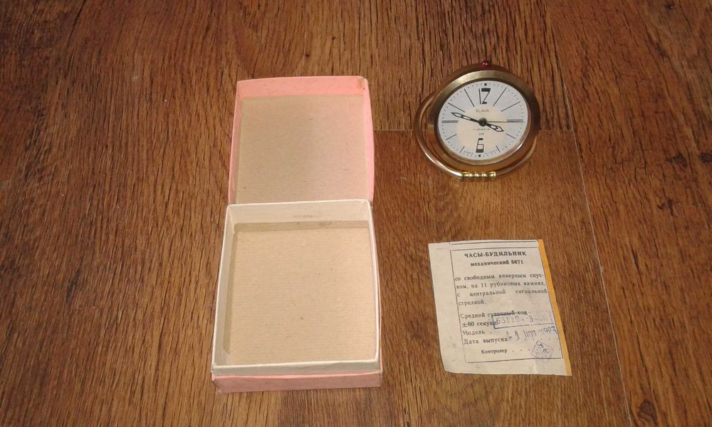 Часовник Слава с оригиналната кутия и квитанция