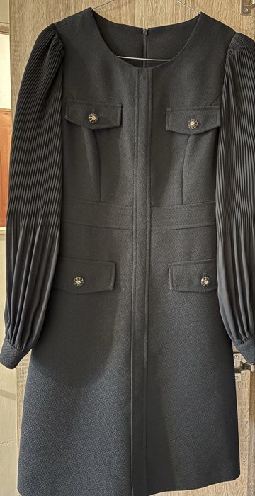 Черна рокля по тялото с лек блясък