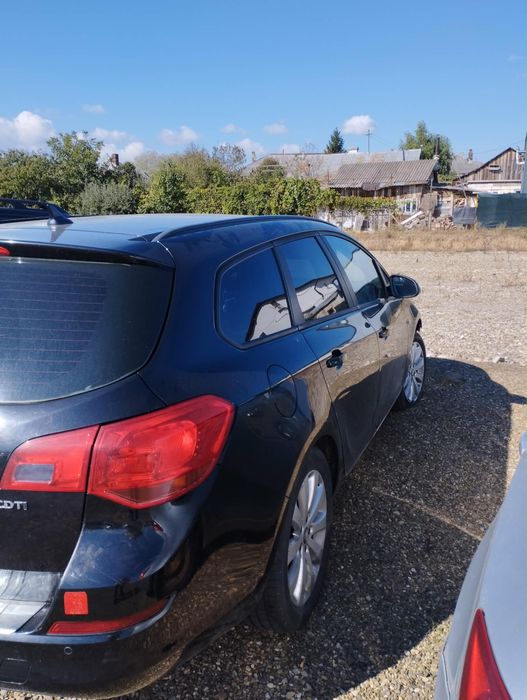 Opel Astra J avariat
