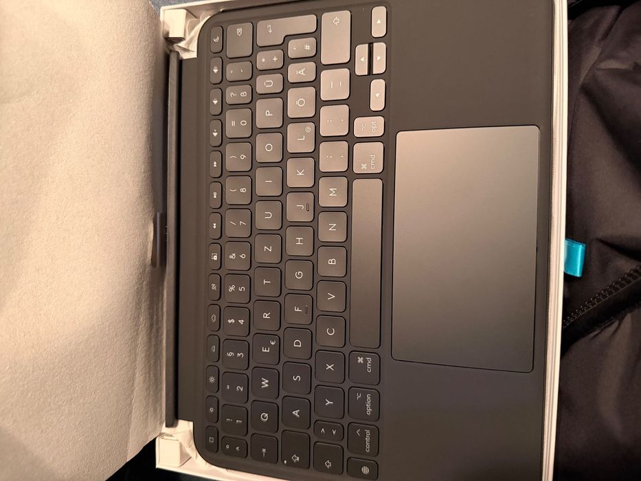 Apple iPad combo touch 11-inch m4