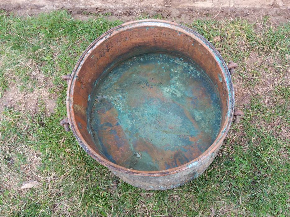 Продавам стар меден котел