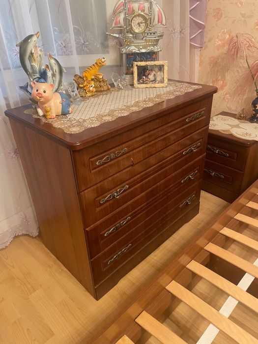 Продаем спальный гарнитур