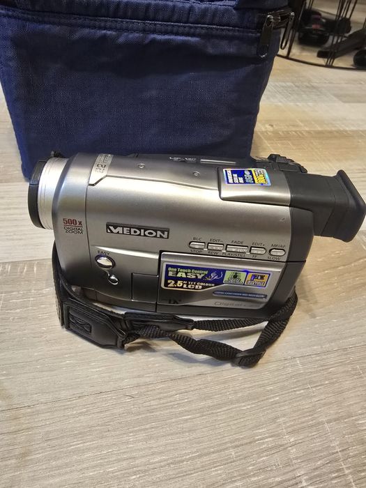 Vând cameră video Medion
