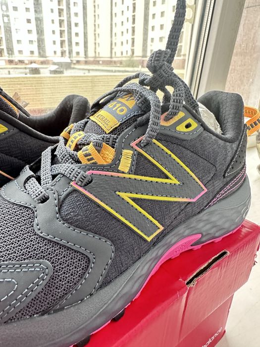 Продам кроссовки NB новые