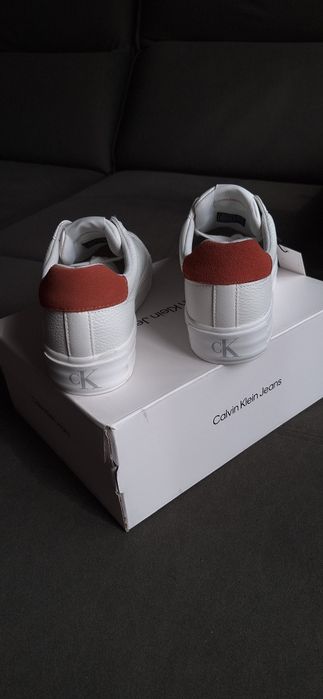 Calvin Klein нови бели маратонки/сникърси