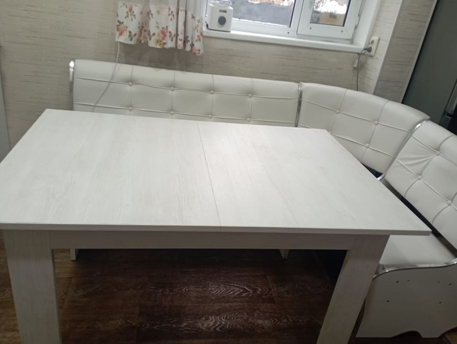 Продам белый стол