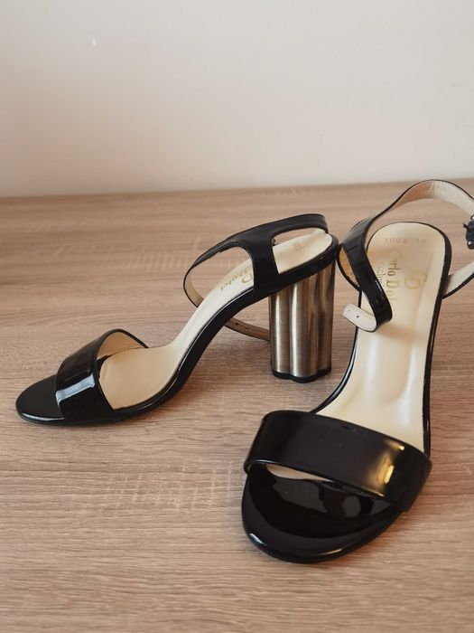 Sanda neagra eleganta