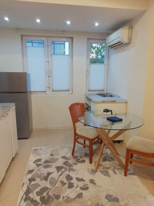 Двустаен апартамент в ж.к. Оборище.