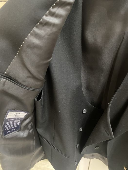 Продам костюмы мужские