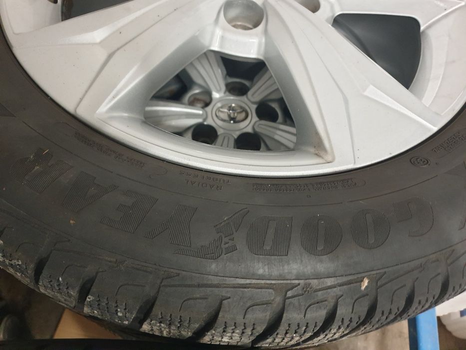 Джанти с гуми и сензори Toyota