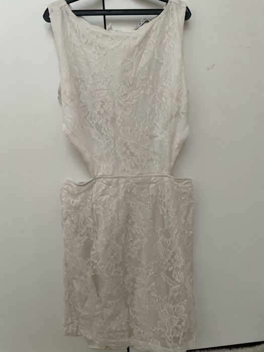 Продам платья по 3000