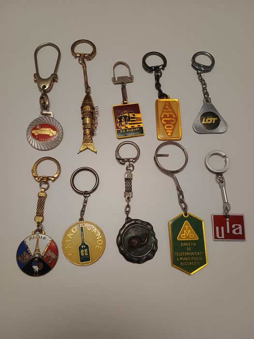 Vand brelocuri anii 80, sport, industrie, turism, auto! preturi dif !!