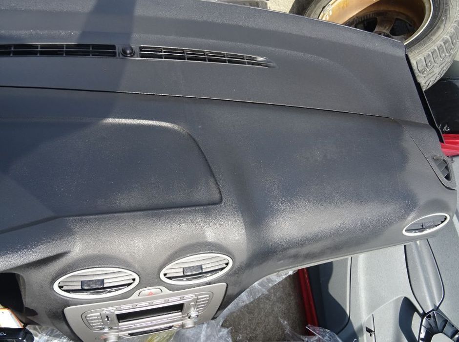 Plansa de bord Ford Focus 2 din 2010 facelift cu airbag volan si pasager volan pe stanga