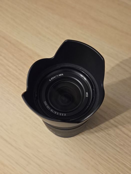 Obiectiv Sony 18-135mm f/3.5-5.6 OSS – Stare Impecabilă (Ca Nou)