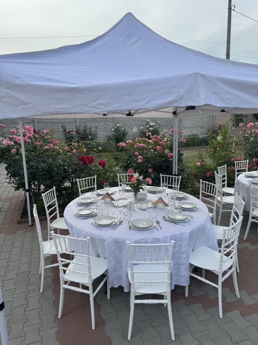 Inchiriez pavilion cu mese si scaune pentru evenimente