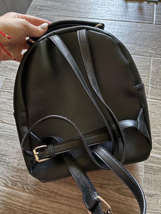 Нова черна раница