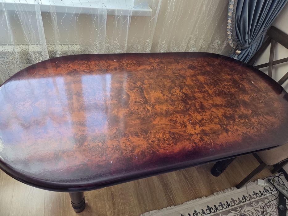 Стол в гостинную