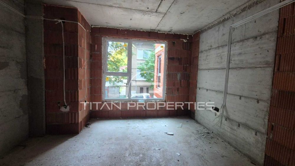 Тристаен апартамент в Центъра