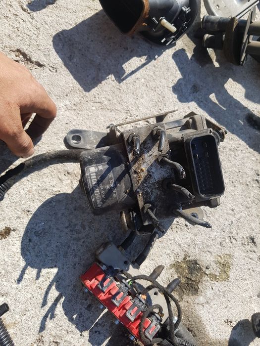 Бензинова помпа и абс помпа за пежо 206 1.6