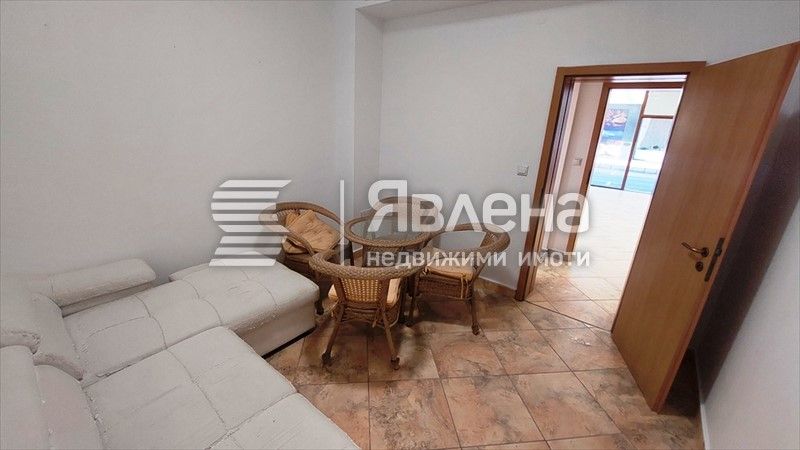 Просторен магазин с отлично местоположение