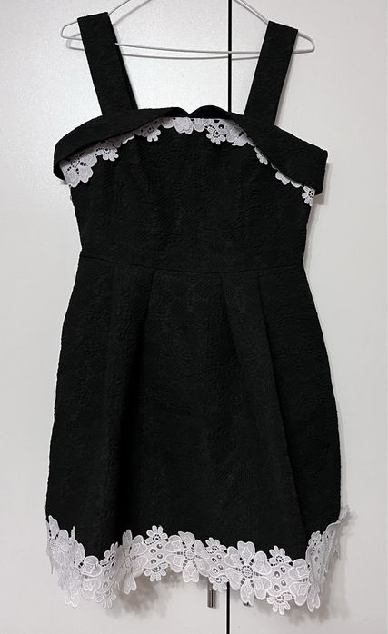 Рокля с дебели презрамки.