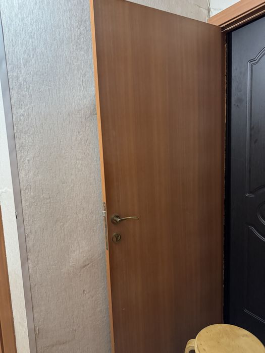Продам дверь 5000