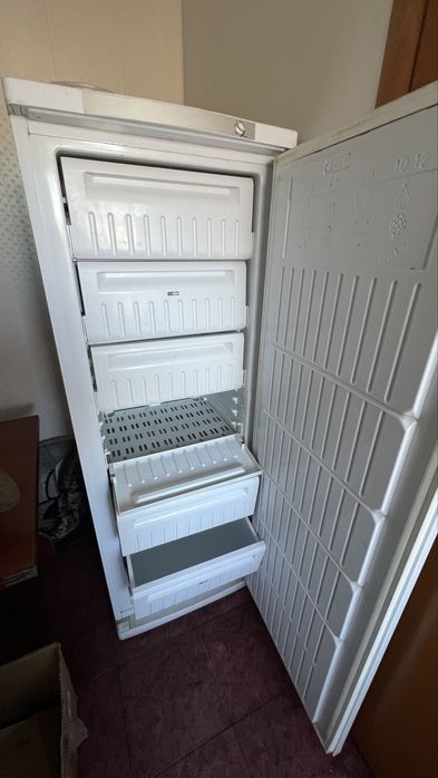 Продам морозильную камеру Индезит