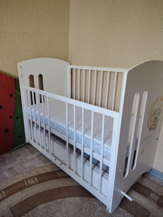 Детскся кроватка