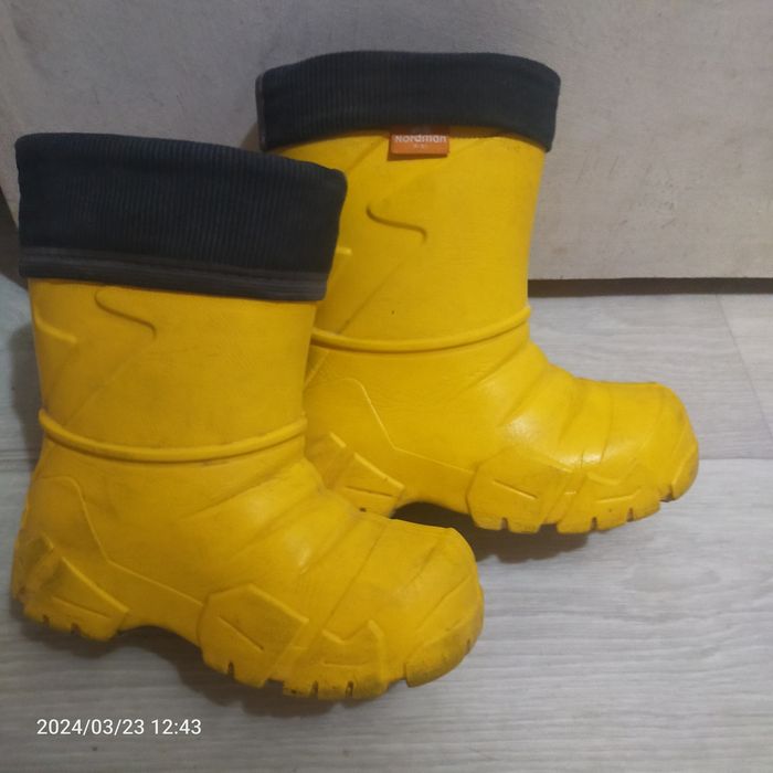 Продам детские резиновые сапоги материал эва утеплённые