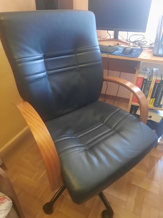 Офис стол ORT за ръководители и ценители