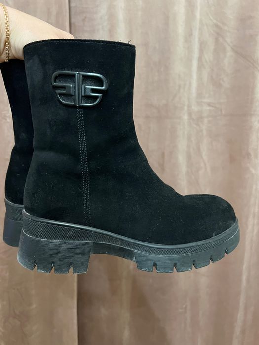 Продавам дамските ботуши