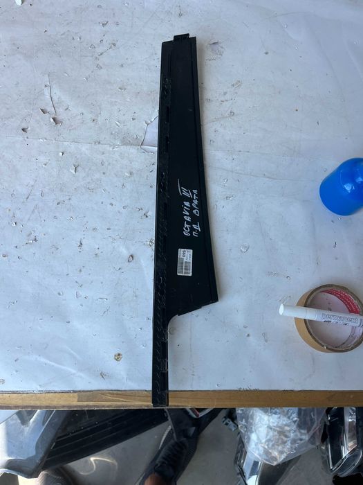 Лаисна за врата Skoda Octavia 3