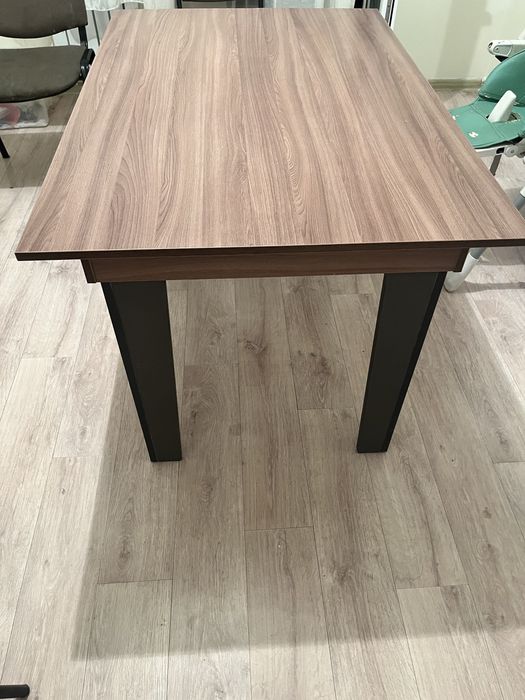 Обеденный стол