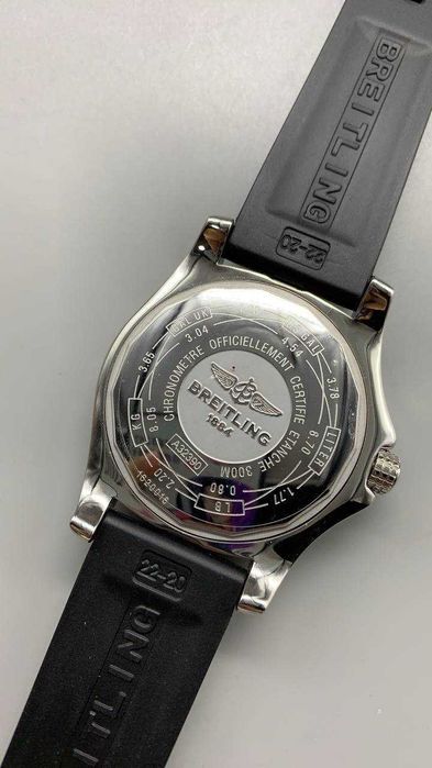 Breitling Avenger Blackbrid A