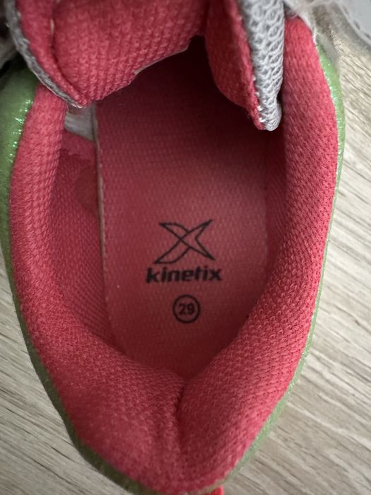 Детски маратонки Adidas и Kinetiks светещи и Toms