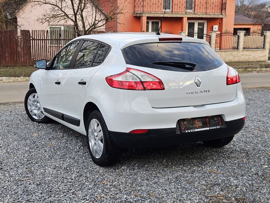 Renault Megane 3 -Anul 2011- 1.6(Benzină), 100 Cai, Euro 5