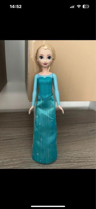Papusa Elsa in stare foarte buna