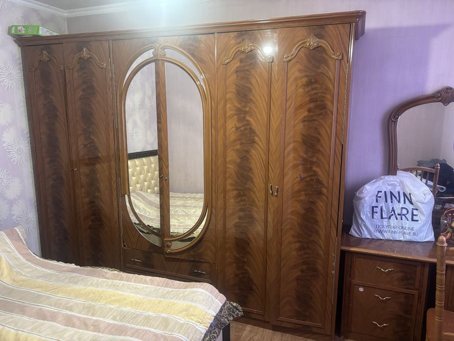 Шкаф трюмо прикраватные тумбочки