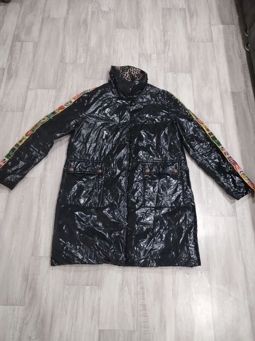 Продам лаковую женскую куртку