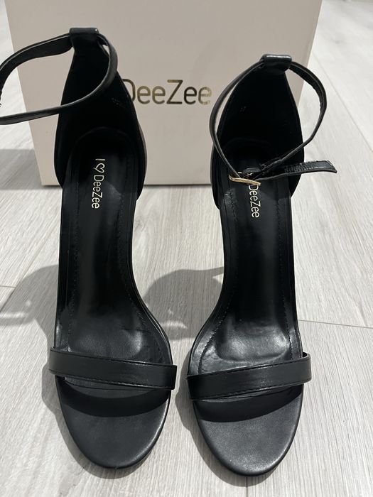 Sandale cu toc , purtate o songura data , marime 37