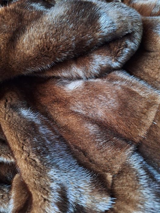 Продам Норковую шубу