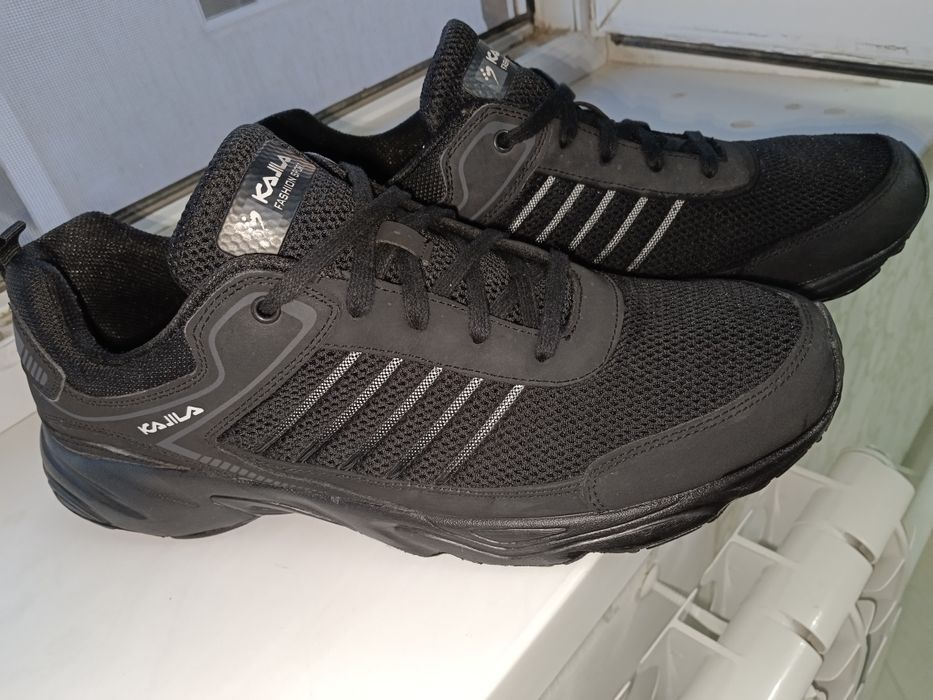 Продажа кроссовок великанов