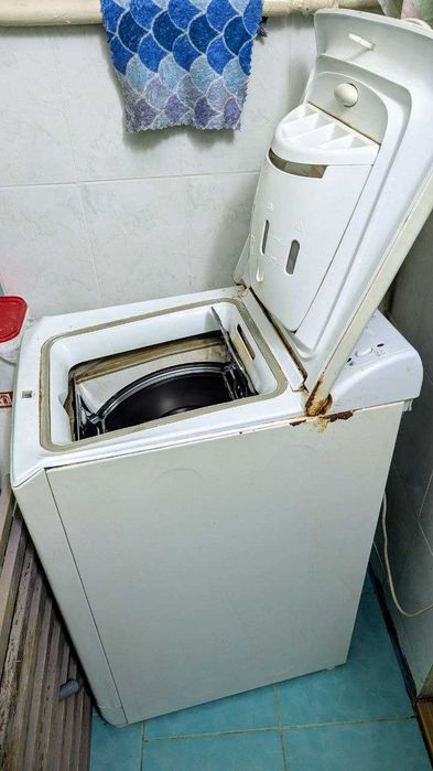 Продам стиральную машину Indesit WT62