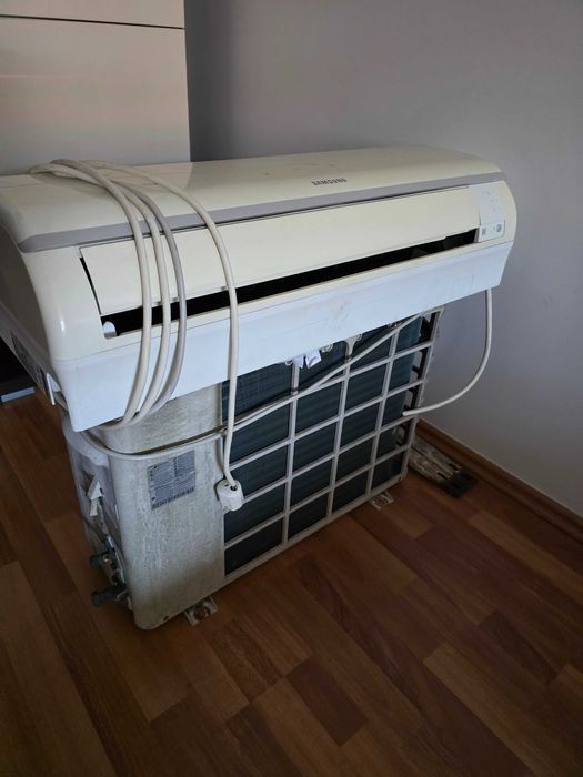 Aer condiționat Samsung 12000 BTU AQ12TSBN – set complet - defect